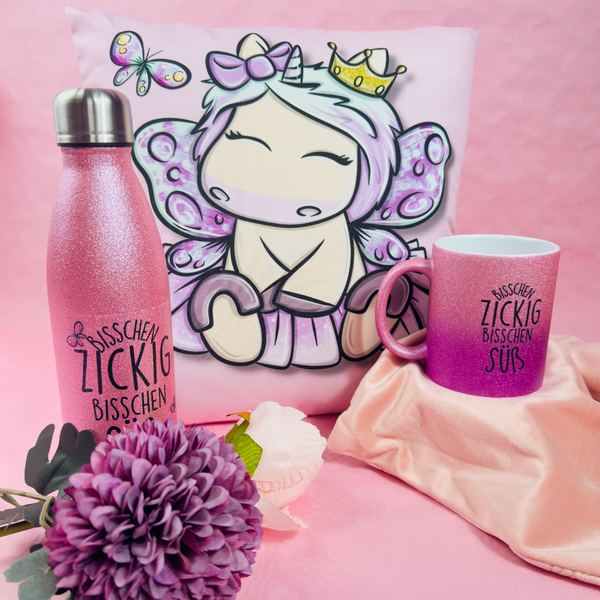 "Süß aber zickig" - Bundle Kissen/Tasse/Flasche mit ganz viel Glitzer